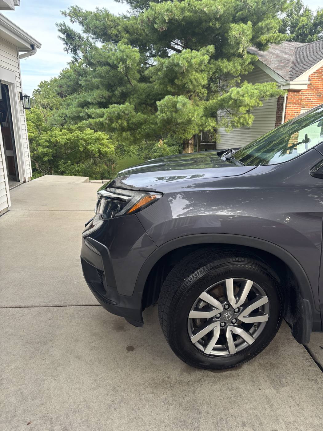 Honda Pilot front end and wheel detailed to a shine