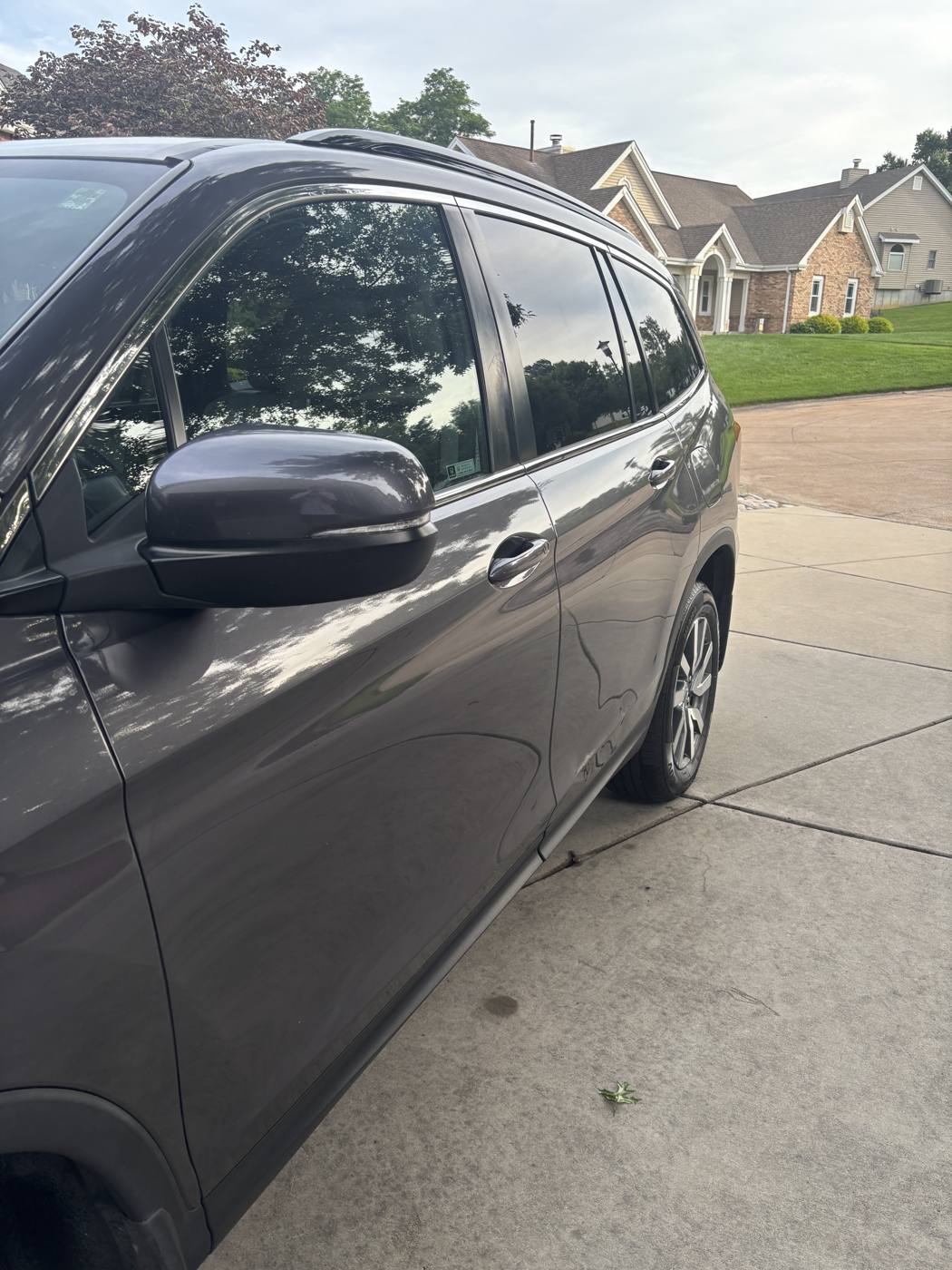 Honda Pilot side profile with clean paint and glass